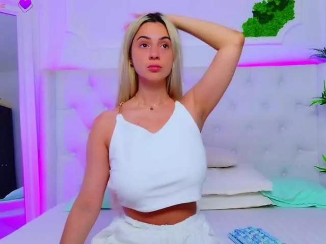 AriannaSins from BongaCams