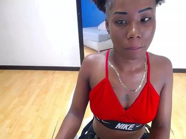 goldenn-ass from BongaCams