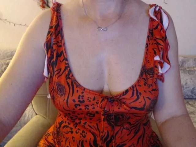 goodSnowQueen from BongaCams