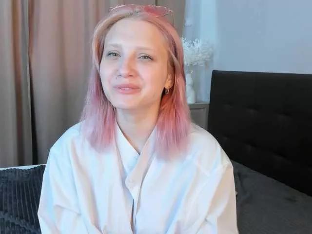 LunetteFame from BongaCams