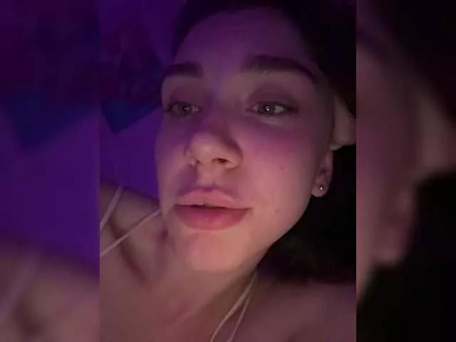 pizzahubb from BongaCams
