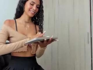 carolinetsdoll from CamSoda