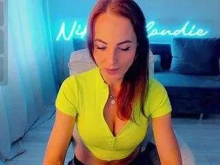 nikkiblondiee from CamSoda