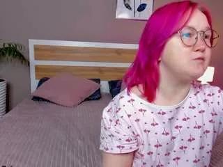 sara-moor from CamSoda