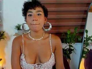 saray-cum from CamSoda