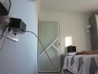 voyeurcam-charmhellen-kitchen from CamSoda