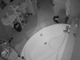 voyeurcam-julmodels-bath-1st-1 from CamSoda
