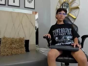 adams_bobby from Chaturbate