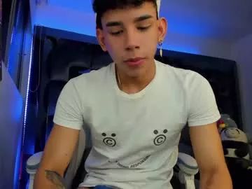 andrew_twink18 from Chaturbate