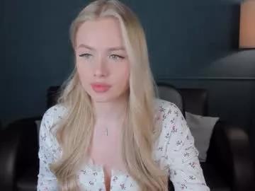 avroragoldie from Chaturbate