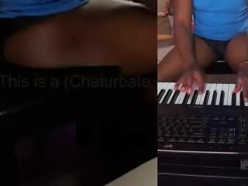 bicepsandfrot from Chaturbate