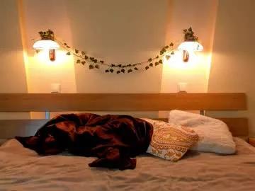 Naked Room darlinecoyner 