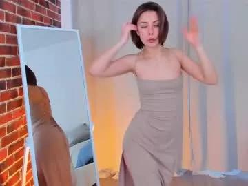Naked Room elannand 