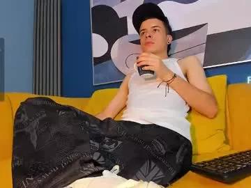 kevinn_blue from Chaturbate