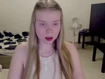 Naked Room kitten_jenny01 