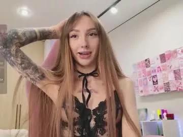 Naked Room lunainnk 