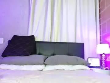 Naked Room lyeah 