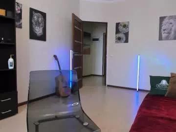 Naked Room marc105100 