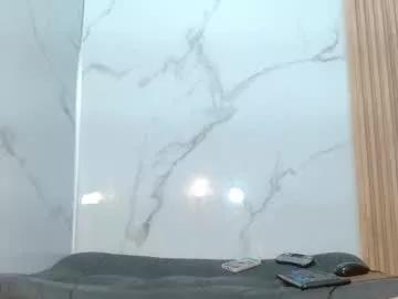 mollyguns from Chaturbate