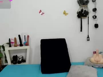 mom_17 from Chaturbate