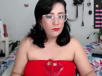 mom_17 from Chaturbate