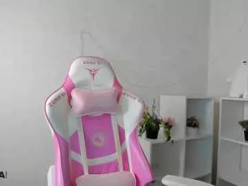 Naked Room nicole_charm 