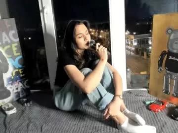 ur_emellly from Chaturbate
