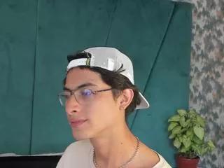 aaron_ez from Flirt4Free