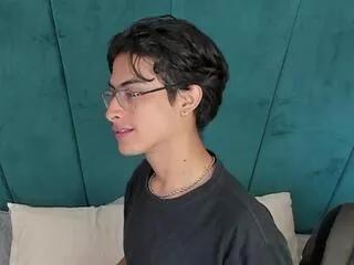aaron_ez from Flirt4Free