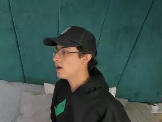 aaron_ez from Flirt4Free