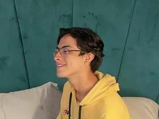 aaron_ez from Flirt4Free