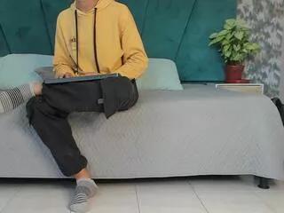 aaron_ez from Flirt4Free