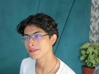 aaron_ez from Flirt4Free