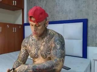aaron_flex from Flirt4Free