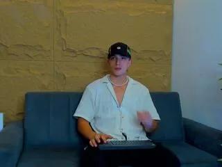 aslan_fox from Flirt4Free