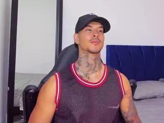 jiro_kenji from Flirt4Free
