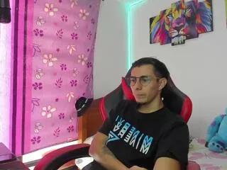 max_hunterr from Flirt4Free
