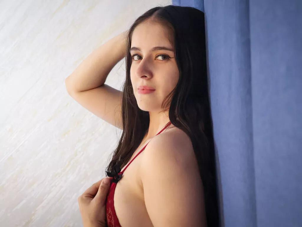 AmelieRosseau from LiveJasmin