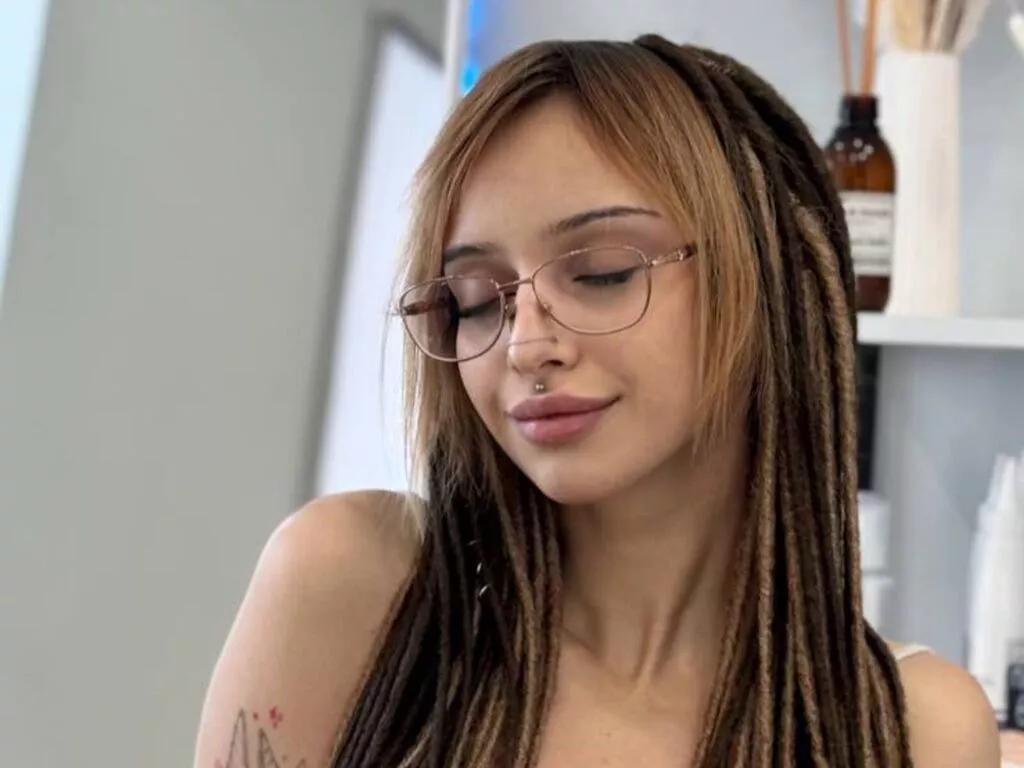 AmeliShe from LiveJasmin