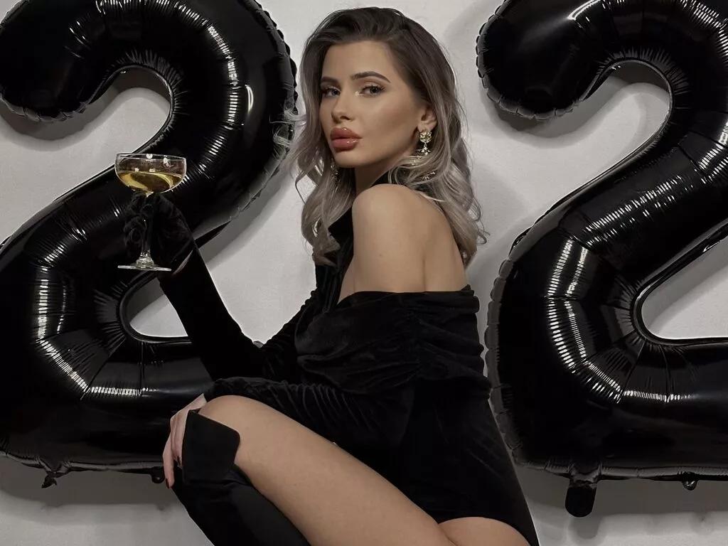 EleineBlue on LiveJasmin