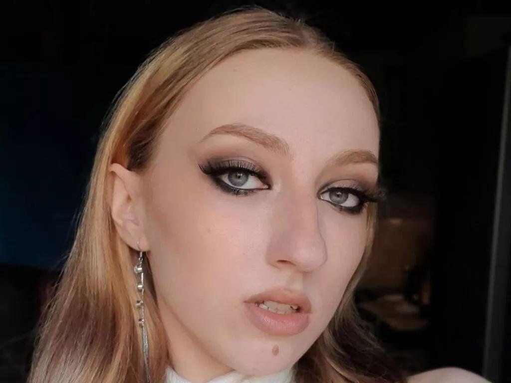 HenriettaFare from LiveJasmin