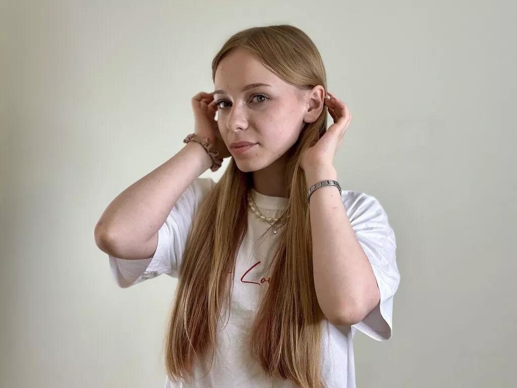 MaudBasil from LiveJasmin