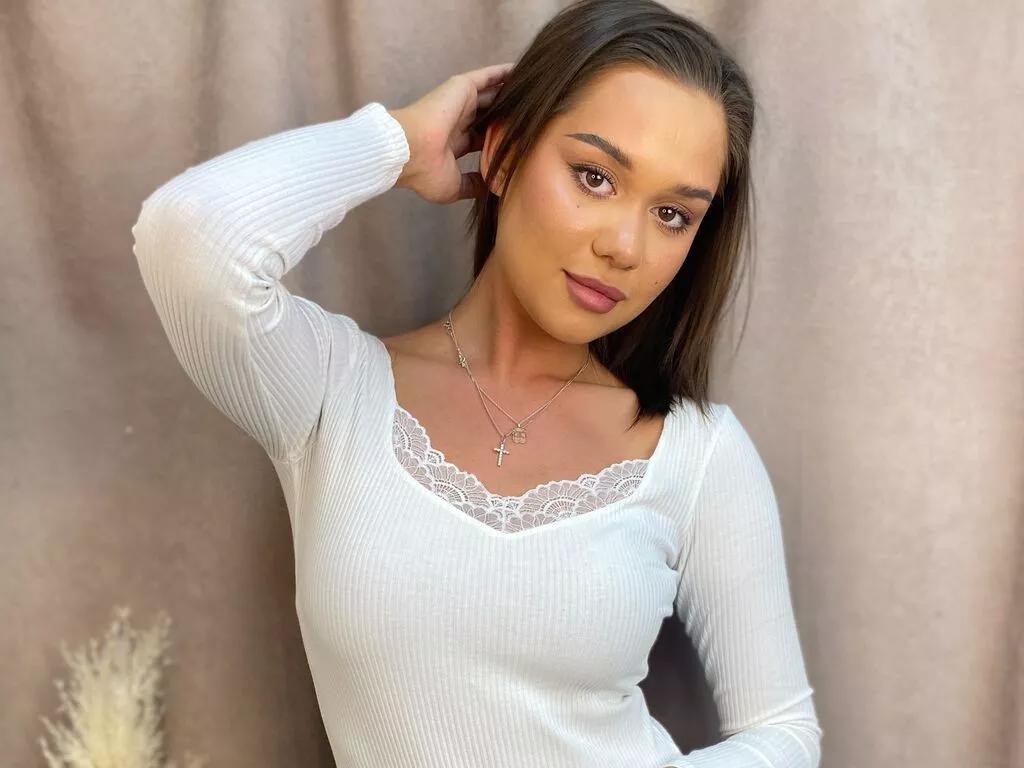 MoireEsse from LiveJasmin