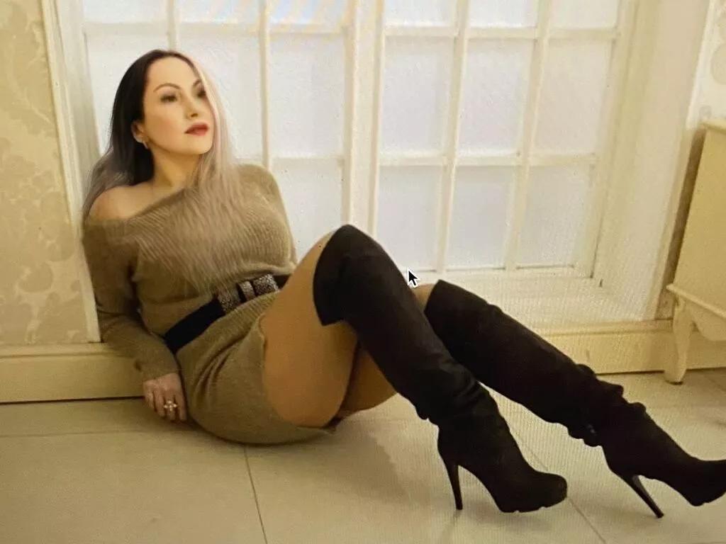 Renelce from LiveJasmin