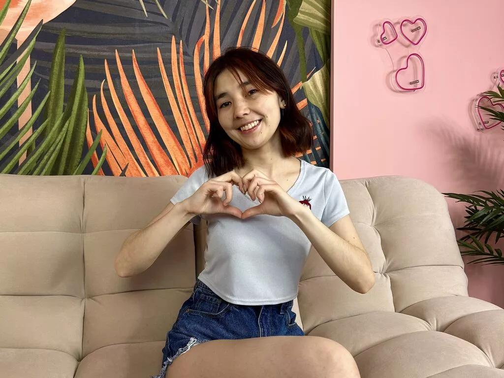 SaraLuu from LiveJasmin
