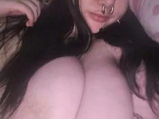 Curvyandflirty424 from Streamate