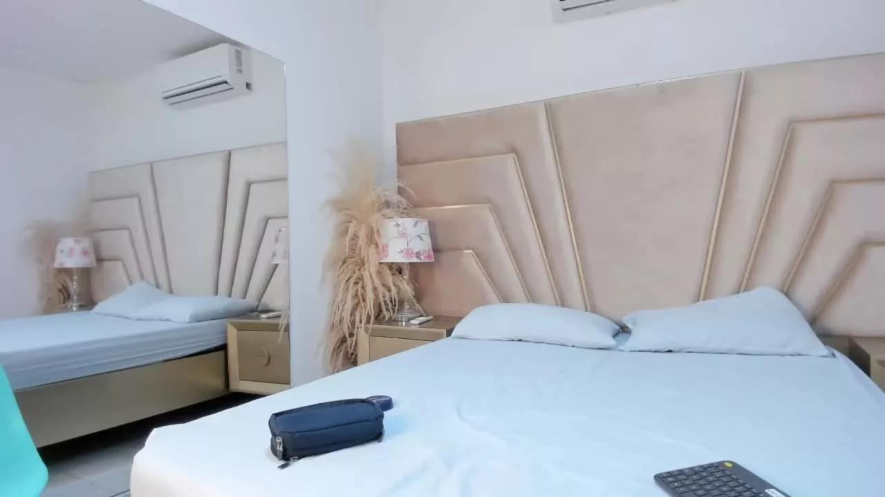 VelvetRosee from Streamray