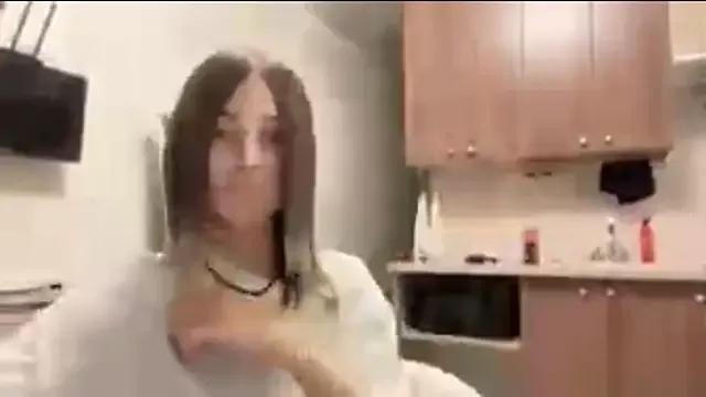 AidaGloshen from StripChat