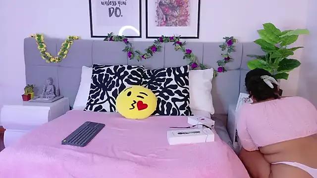 Alanaa_Gomez from StripChat