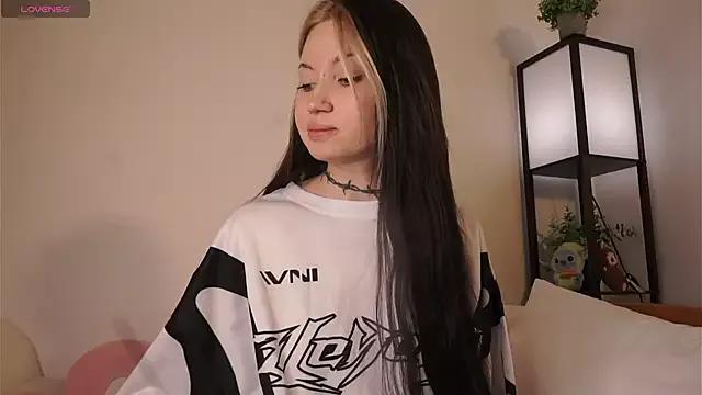 Alice_1n_Wonderland_ from StripChat